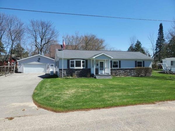 109 Flora Avenue, Houghton Lake, MI 48629