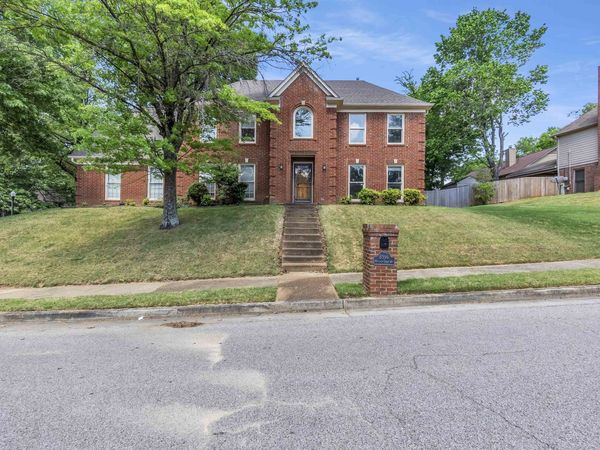 8596 MEADOW GREEN DR, Memphis, TN 38016