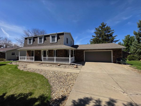 2929 Brueck Road, Dubuque, IA 52003
