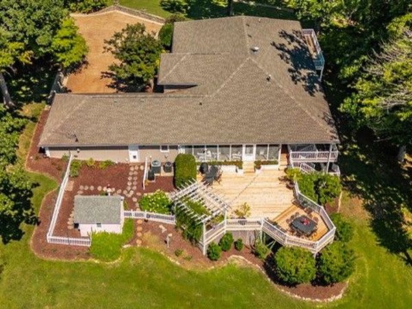 601 Indian Lake Rd , Hendersonville, TN 37075