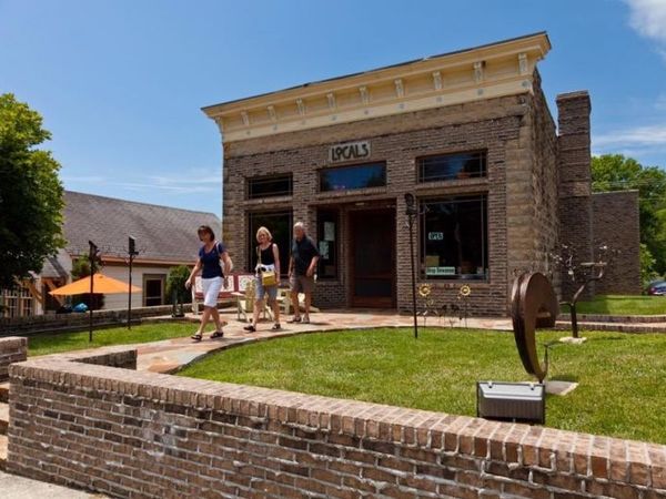 49 University Ave , Sewanee, TN 37375