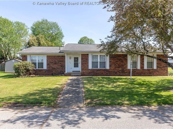 214 Woodland Forest, Winfield, WV 25213