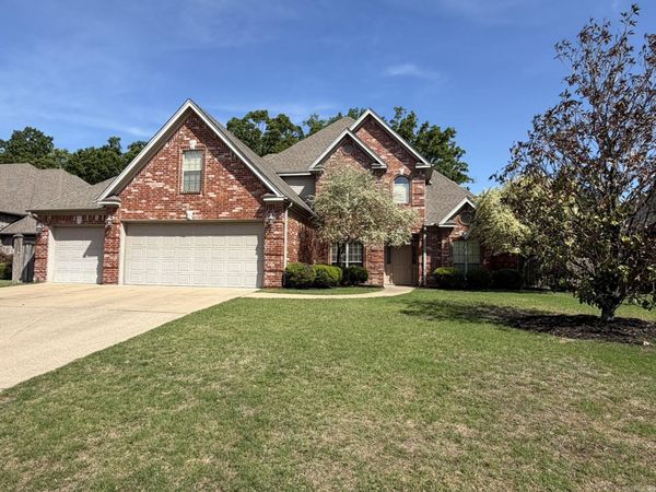 135 Marseille Drive, Maumelle, AR 72113