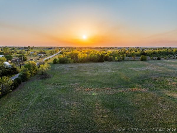 6 N Memorial Drive , Owasso, OK 74055