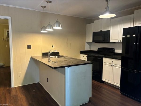 4295 Brownsboro Road , Unit 04, Winston-Salem, NC 27106