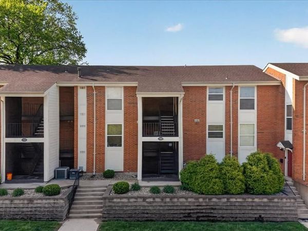 1986 Greenpoint Drive , Unit 303, Kirkwood, MO 63122