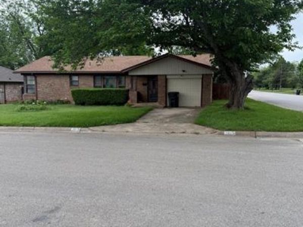1015 Euclid Street, Cleburne, TX 76033