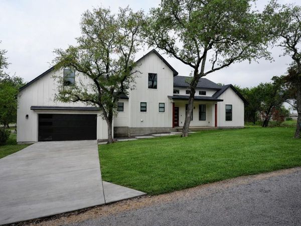 48 Acacia DR, Wimberley, TX 78676