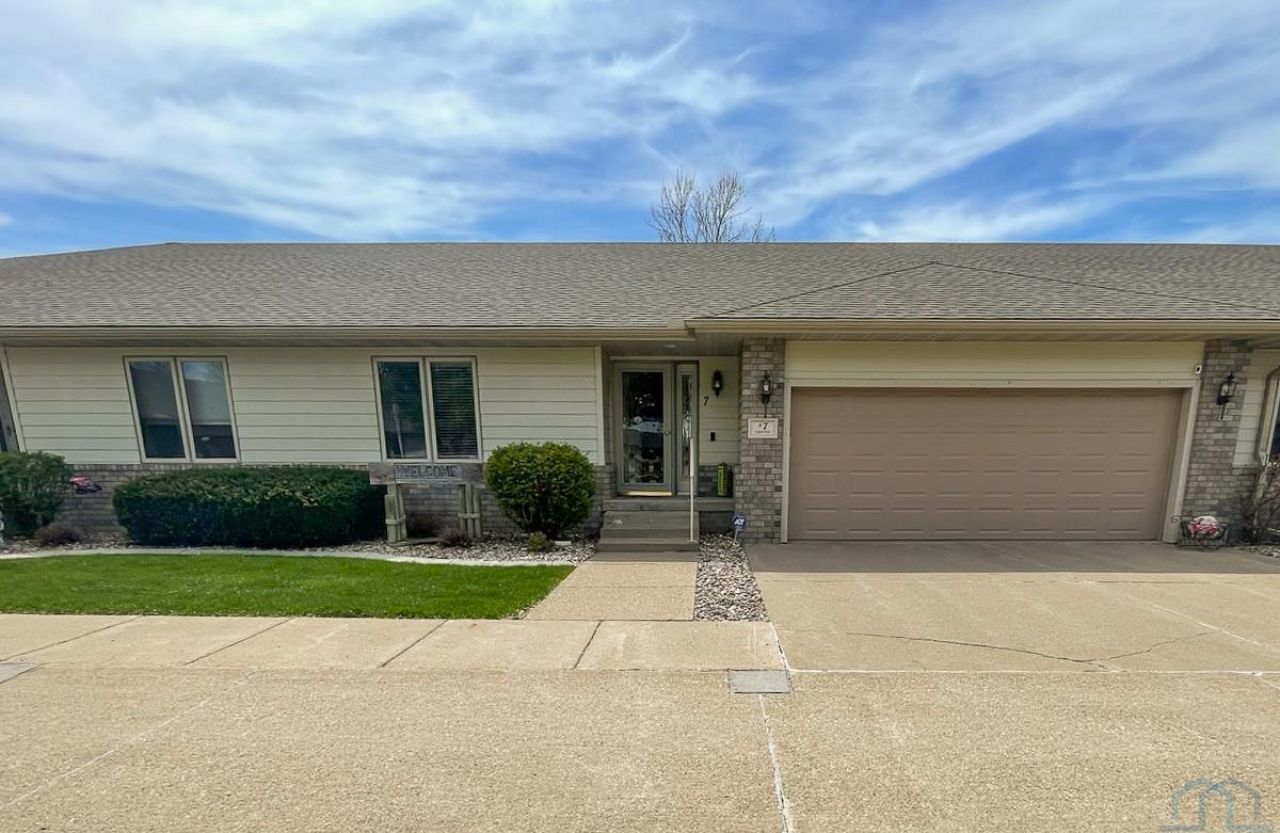 7 Crystal View Court, South Sioux City, NE 68776 Main Photo