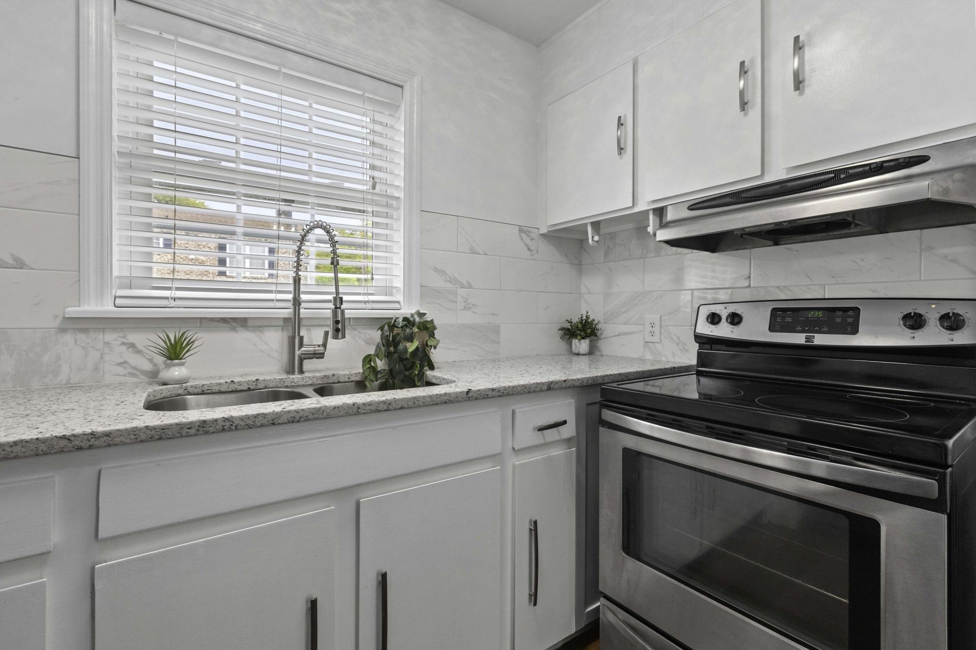 874 Colony Drive Photo 9