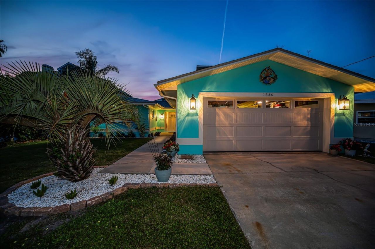 1626 Sea Breeze Drive, Tarpon Springs, FL 34689 Photo