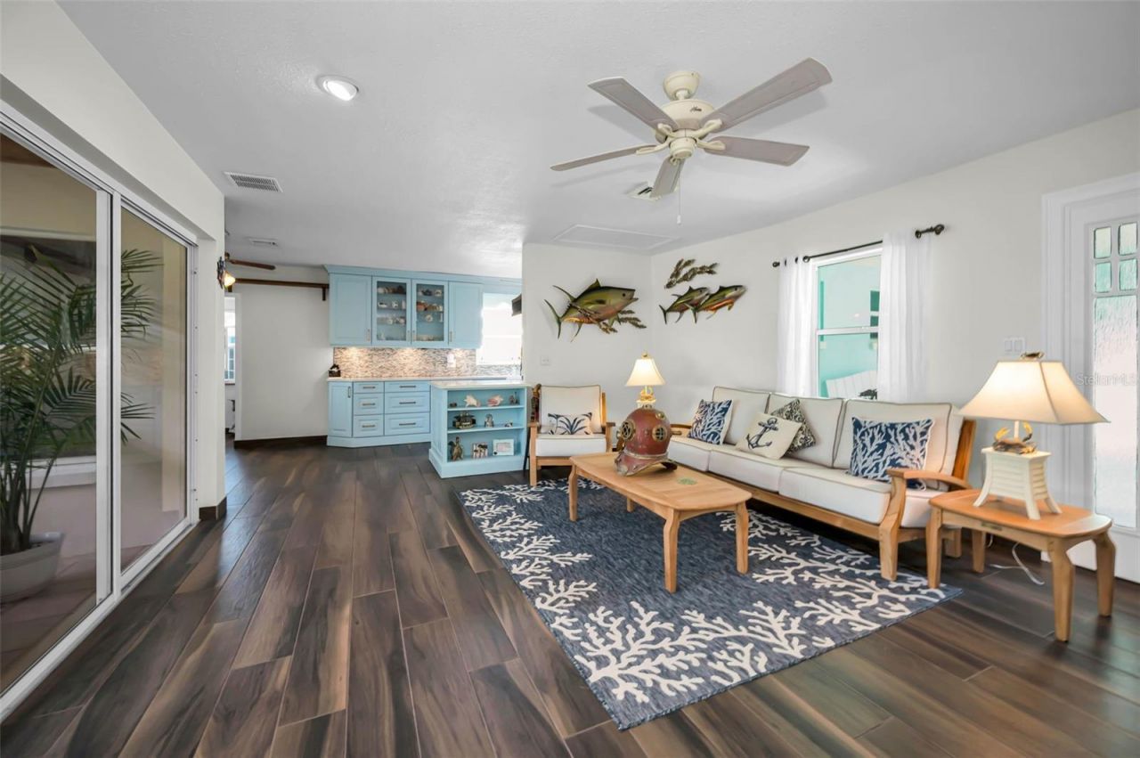 1626 Sea Breeze Drive, Tarpon Springs, FL 34689 Photo