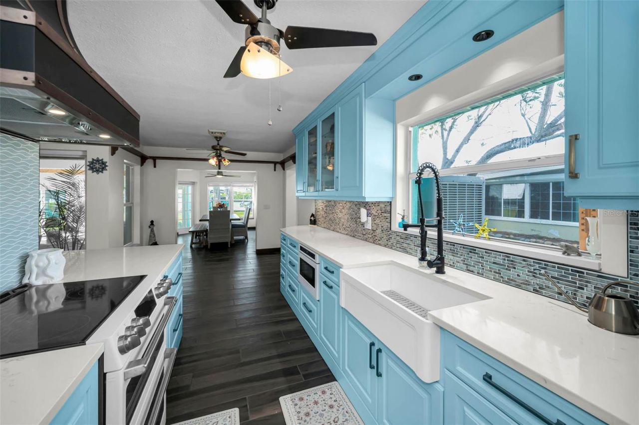 1626 Sea Breeze Drive, Tarpon Springs, FL 34689 Photo