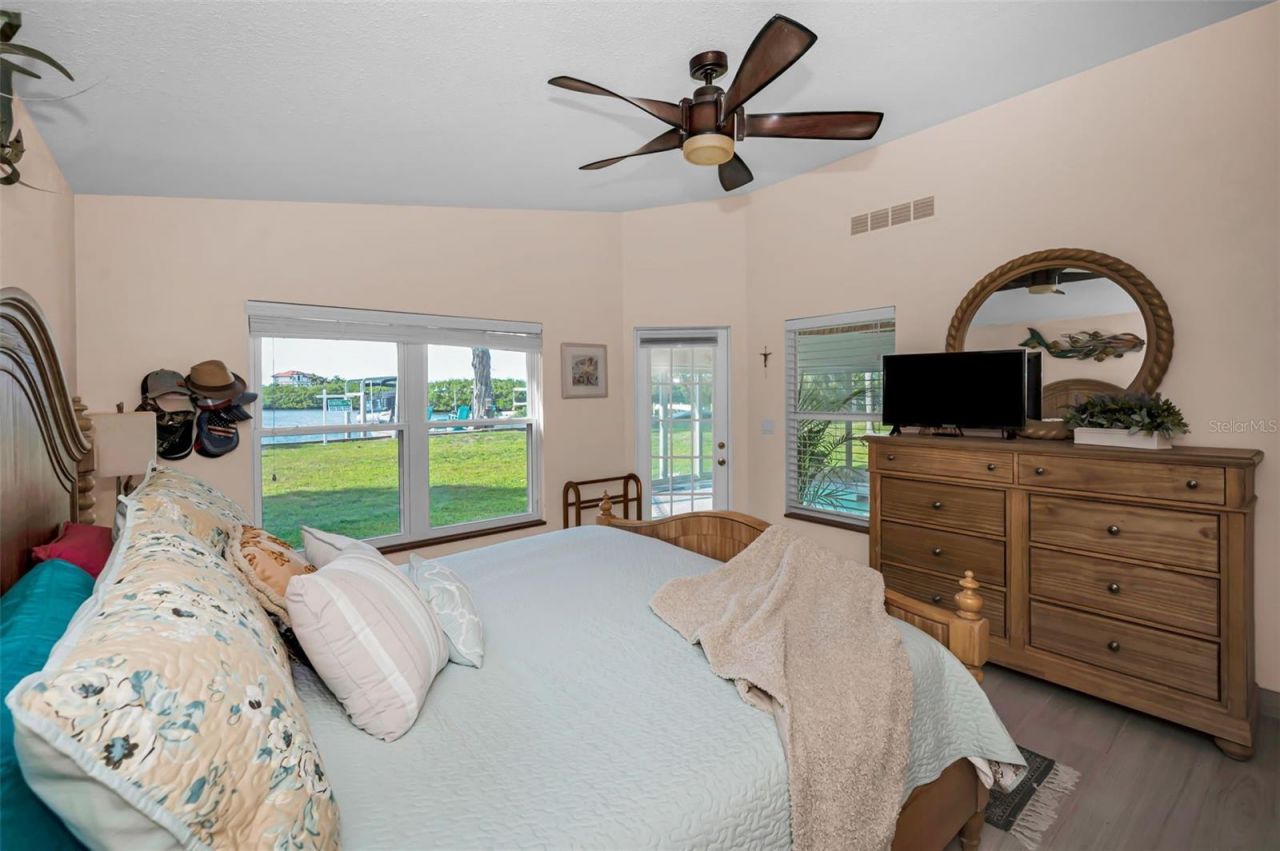 1626 Sea Breeze Drive, Tarpon Springs, FL 34689 Photo