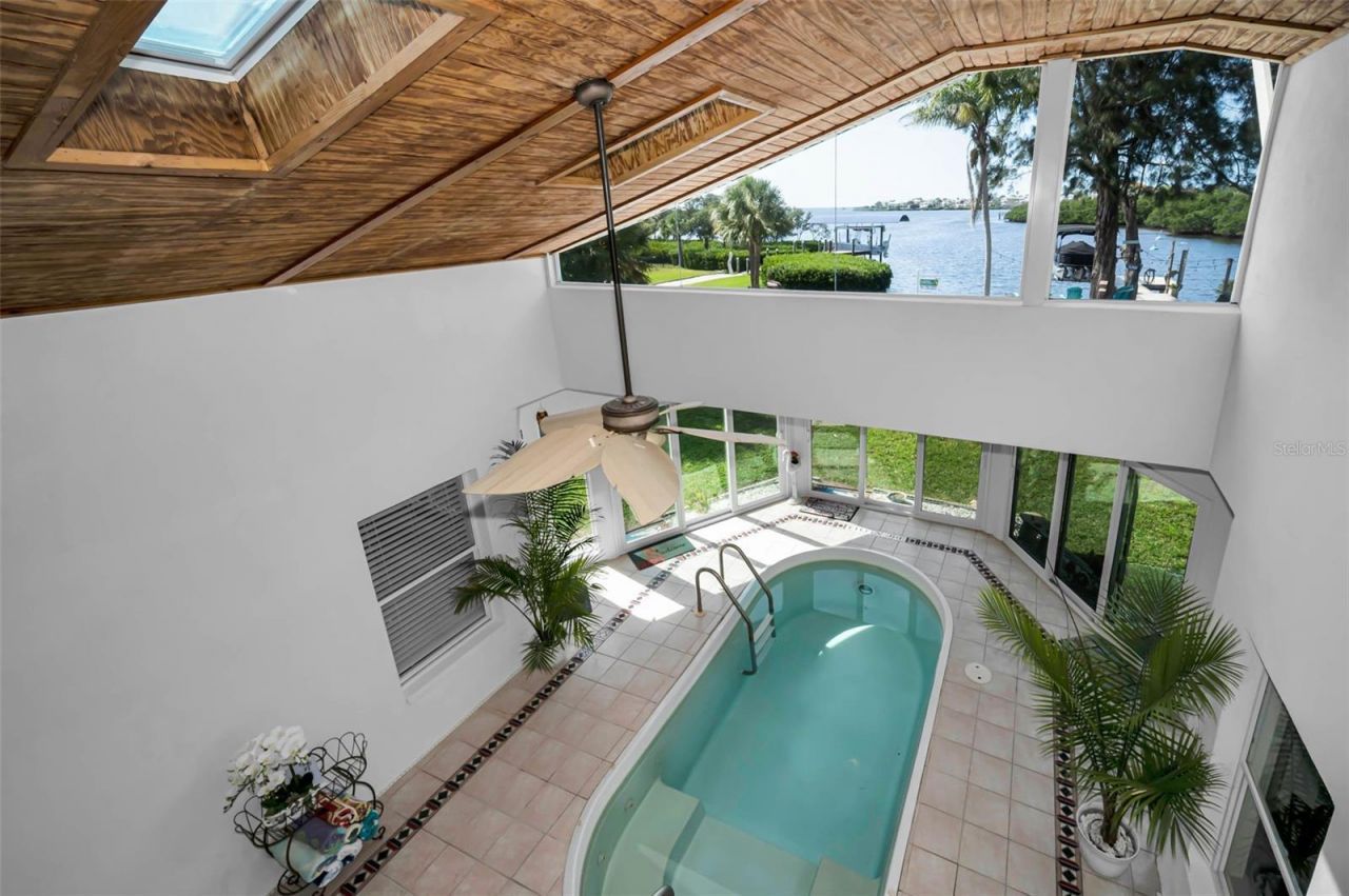 1626 Sea Breeze Drive, Tarpon Springs, FL 34689 Photo