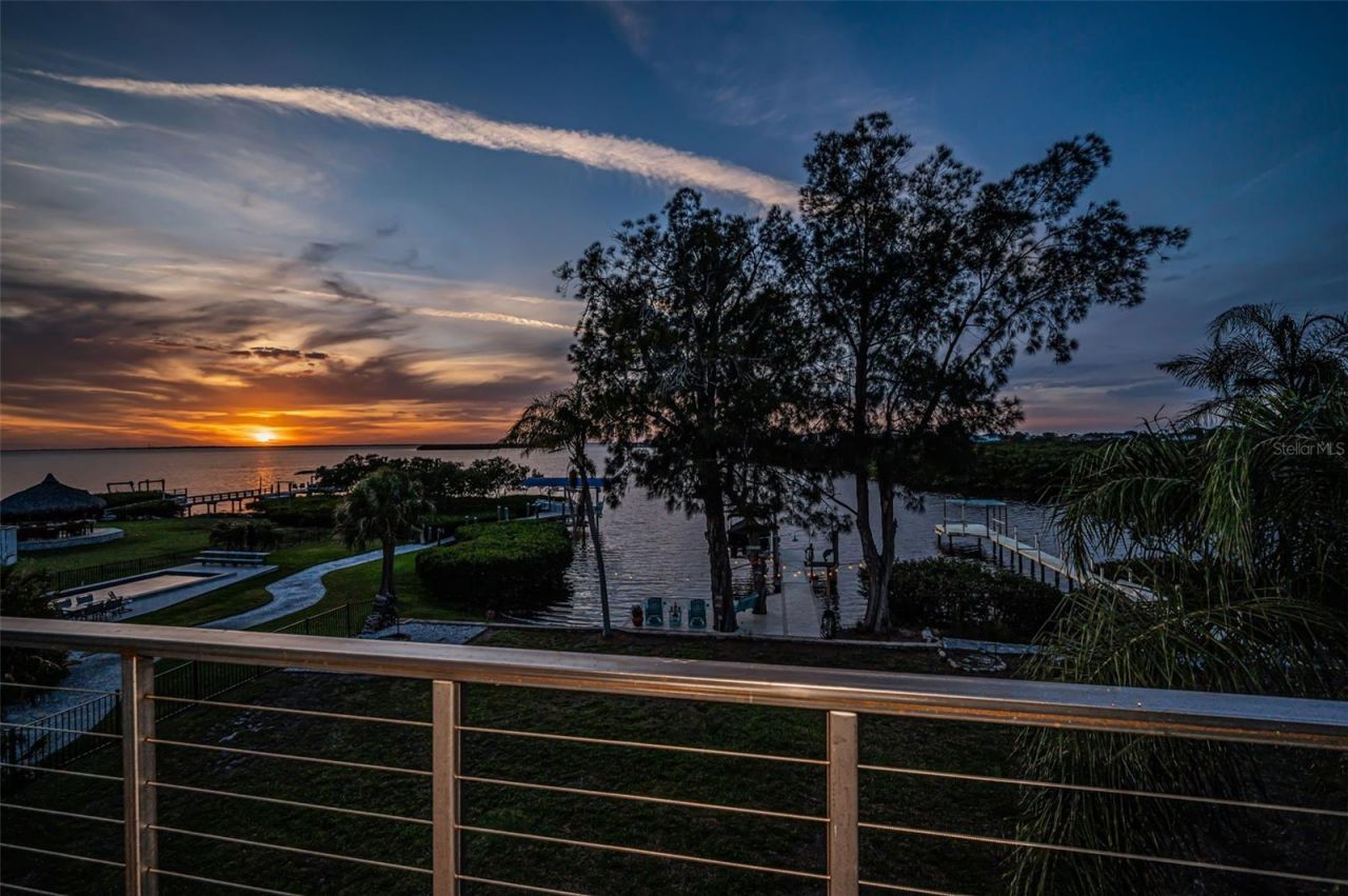 1626 Sea Breeze Drive, Tarpon Springs, FL 34689 Photo