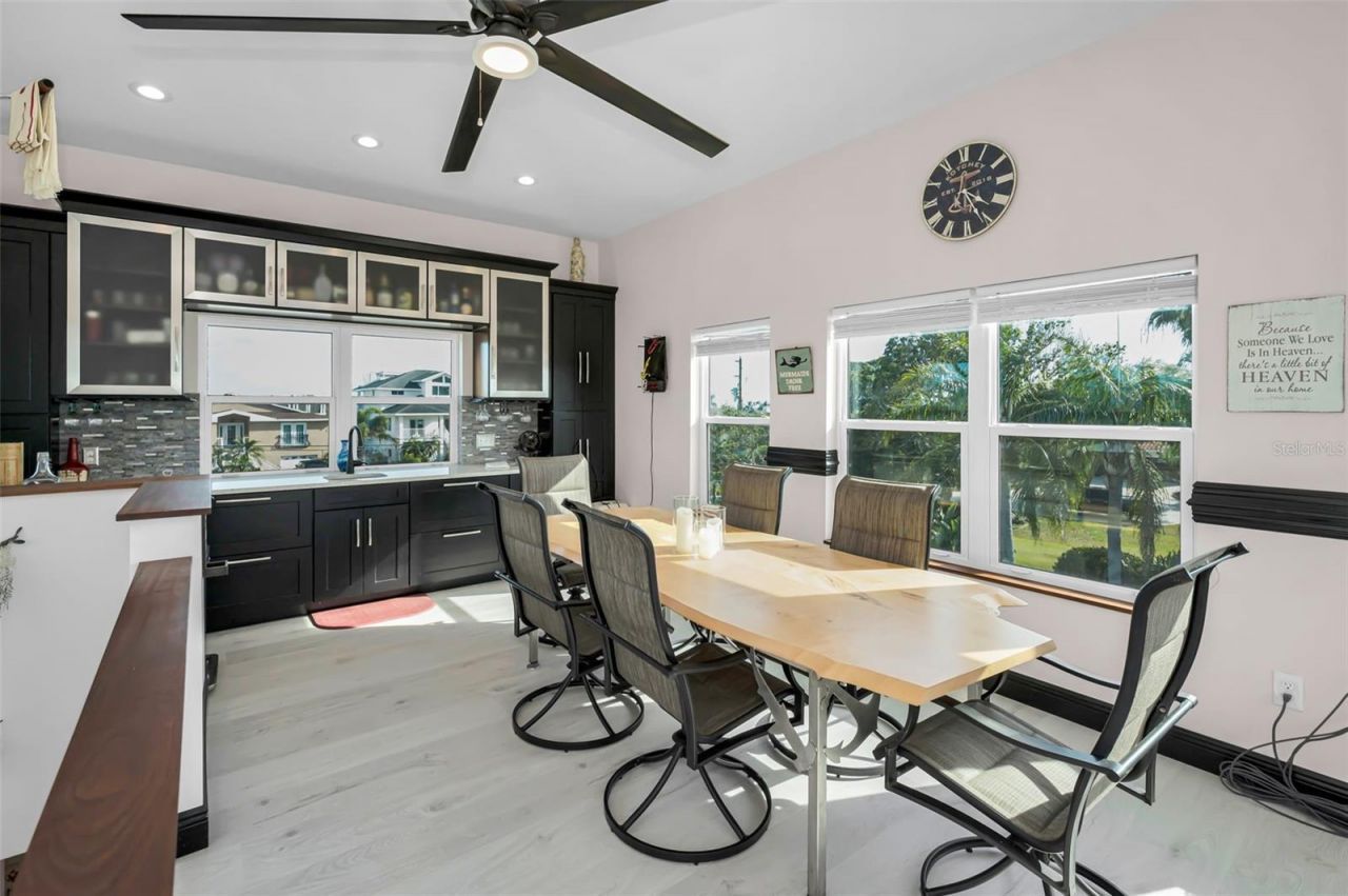 1626 Sea Breeze Drive, Tarpon Springs, FL 34689 Photo