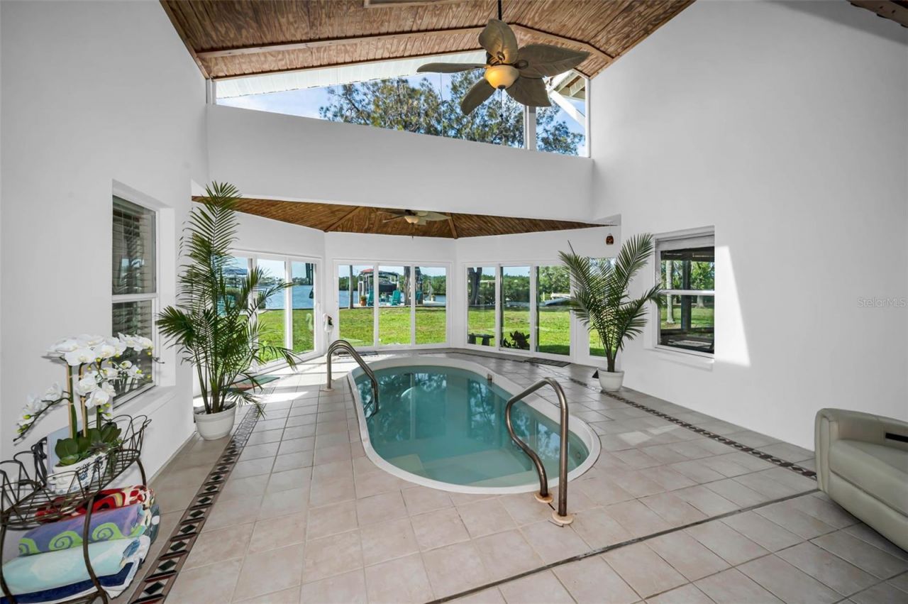 1626 Sea Breeze Drive, Tarpon Springs, FL 34689 Photo