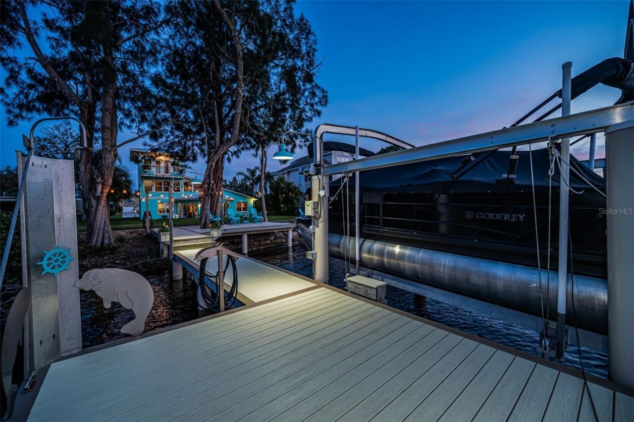 1626 Sea Breeze Drive, Tarpon Springs, FL 34689 Photo