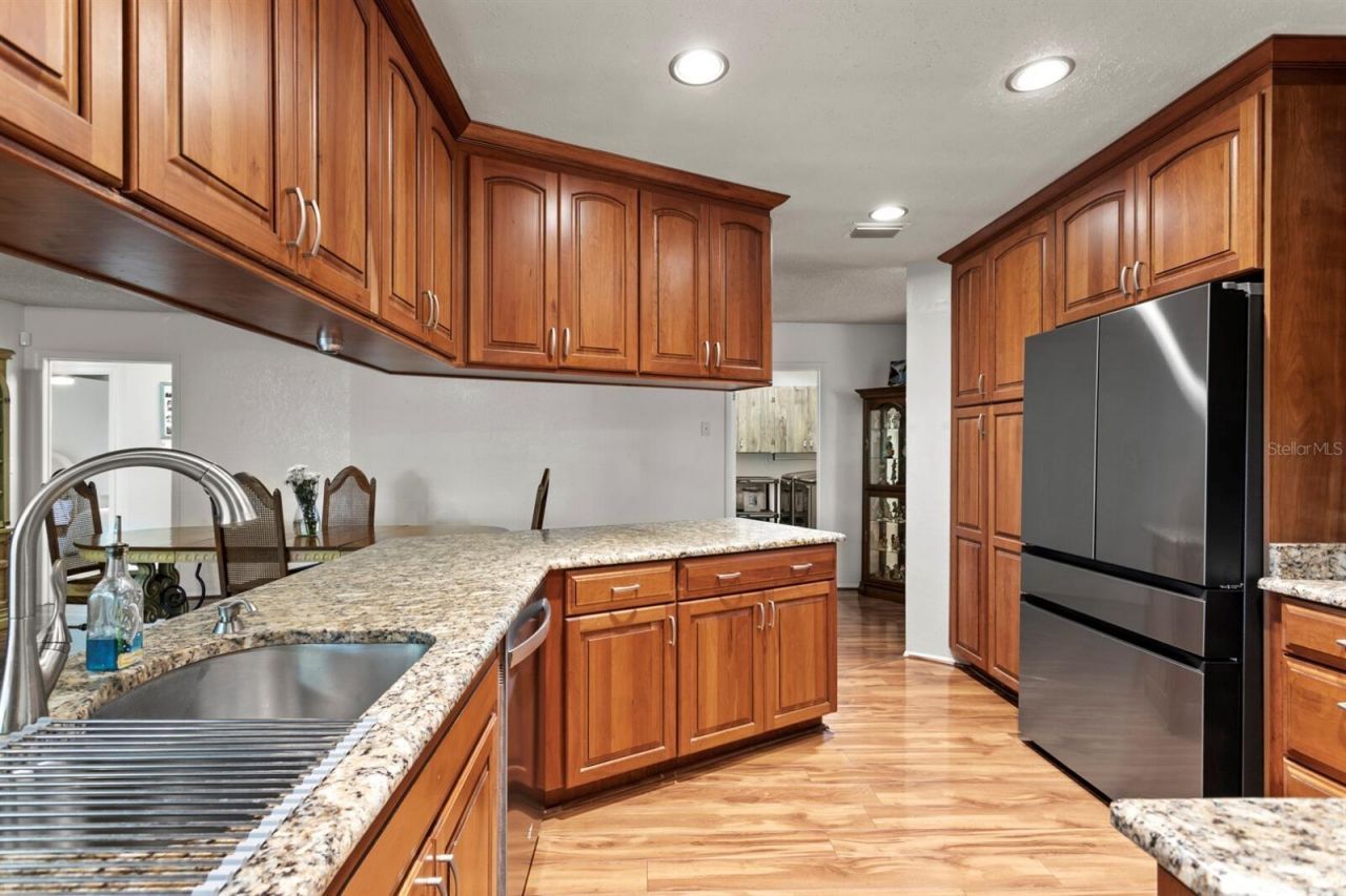 8645 Pinetree Drive W, Seminole, FL 33772 Photo