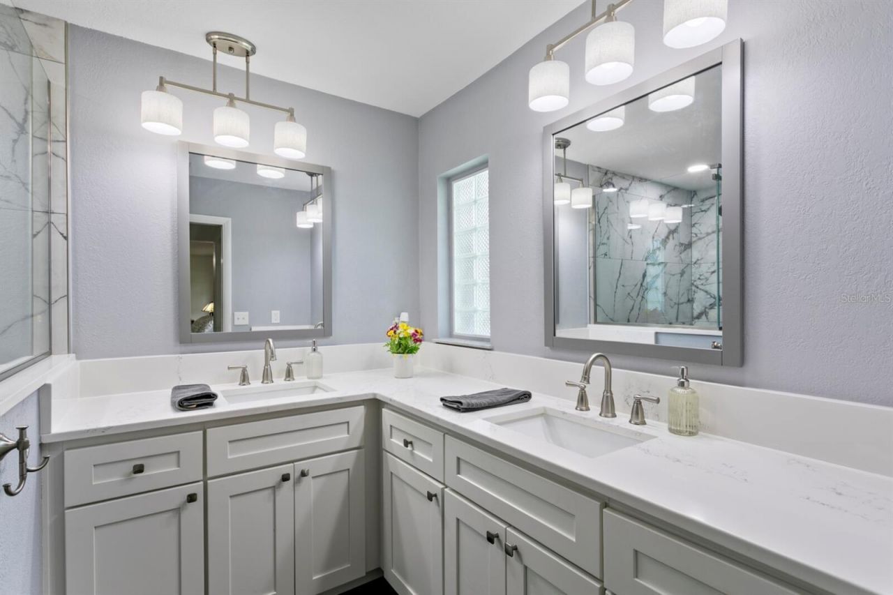 8645 Pinetree Drive W, Seminole, FL 33772 Photo