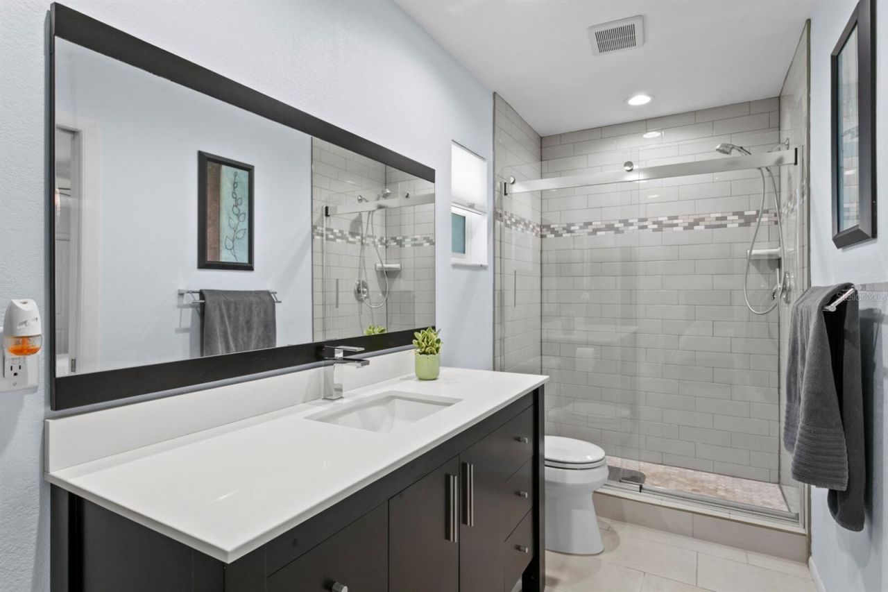 8645 Pinetree Drive W, Seminole, FL 33772 Photo