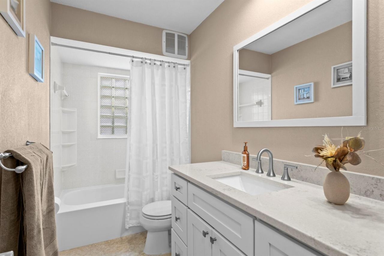 8645 Pinetree Drive W, Seminole, FL 33772 Photo