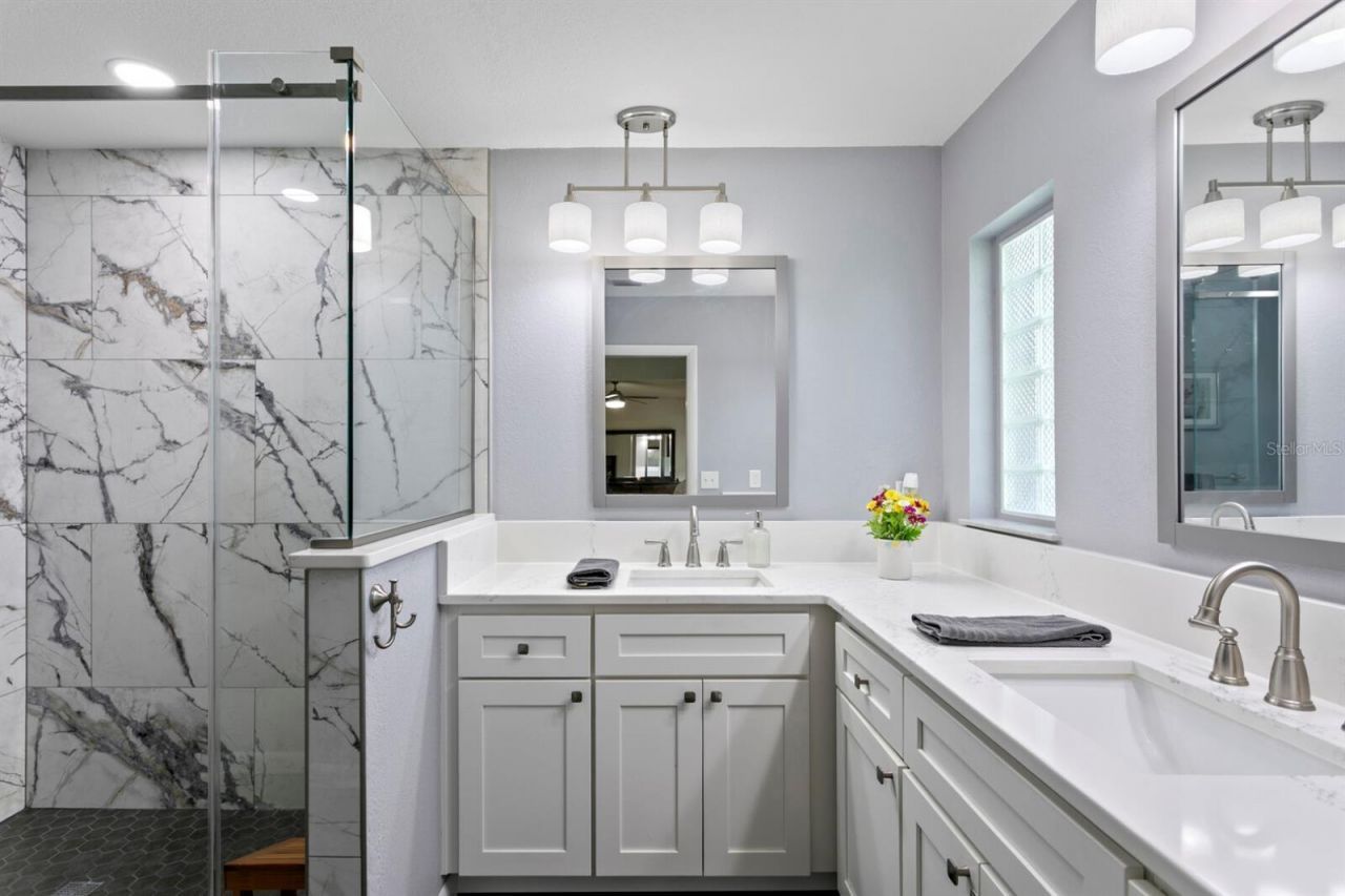 8645 Pinetree Drive W, Seminole, FL 33772 Photo