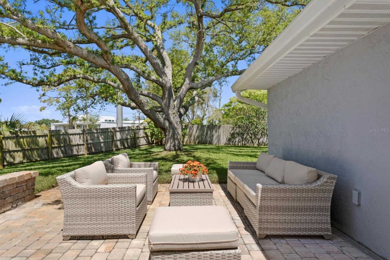 8645 Pinetree Drive W, Seminole, FL 33772 Photo