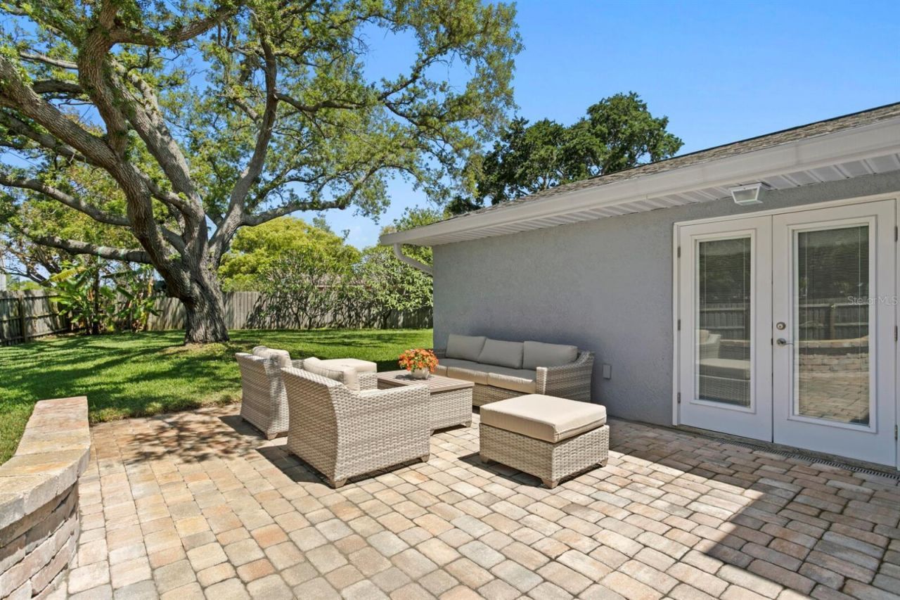 8645 Pinetree Drive W, Seminole, FL 33772 Photo