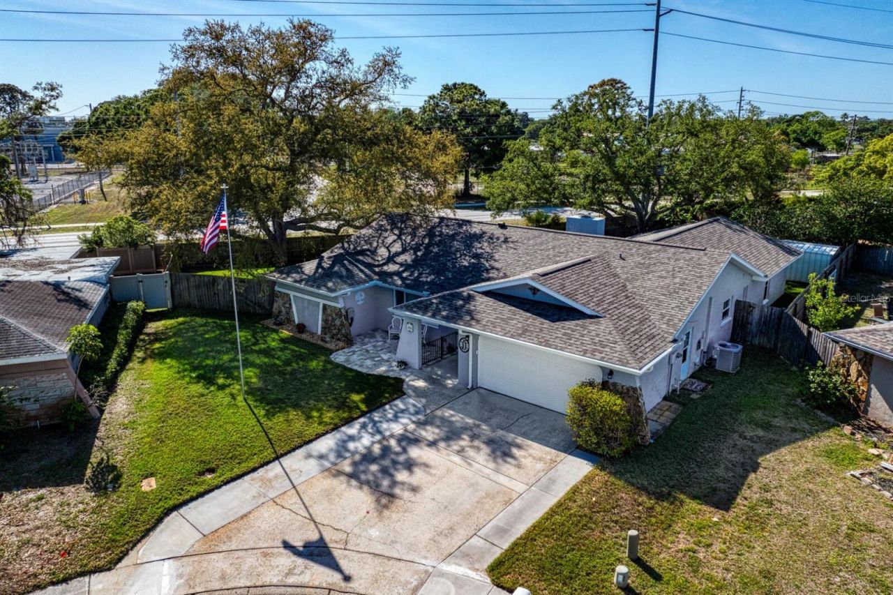 8645 Pinetree Drive W, Seminole, FL 33772 Photo