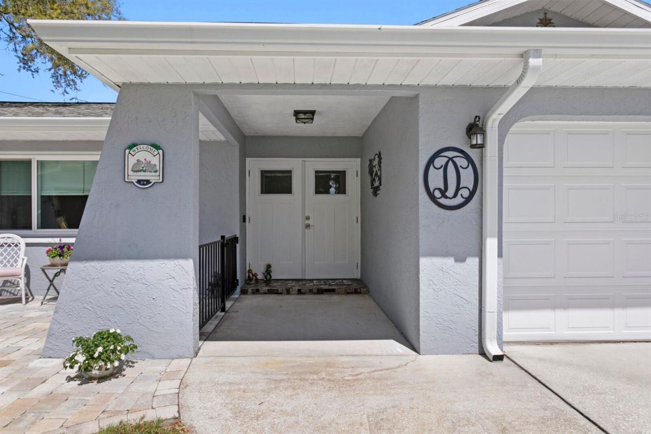 8645 Pinetree Drive W, Seminole, FL 33772 Photo