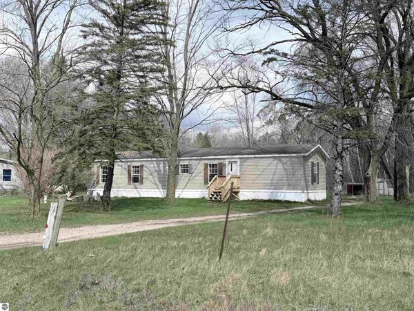 6542 Geneva Road N, Coleman, MI 48618