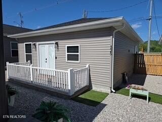 325 7th St, Rocky Top, TN 37769 Main Photo