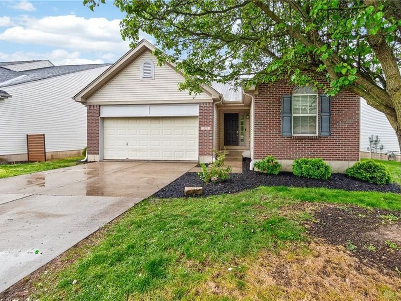 325 Easton Manor Drive, Monroe, OH 45050 Photo 2