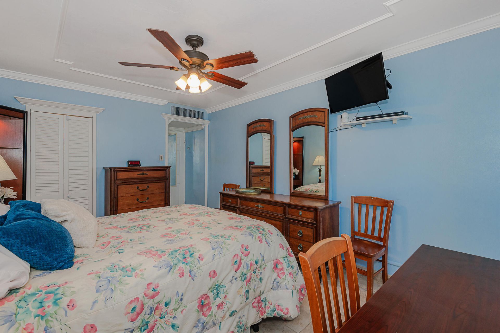 2076 S Ocean Drive, Unit 207, Hallandale Beach, FL 33009 Photo