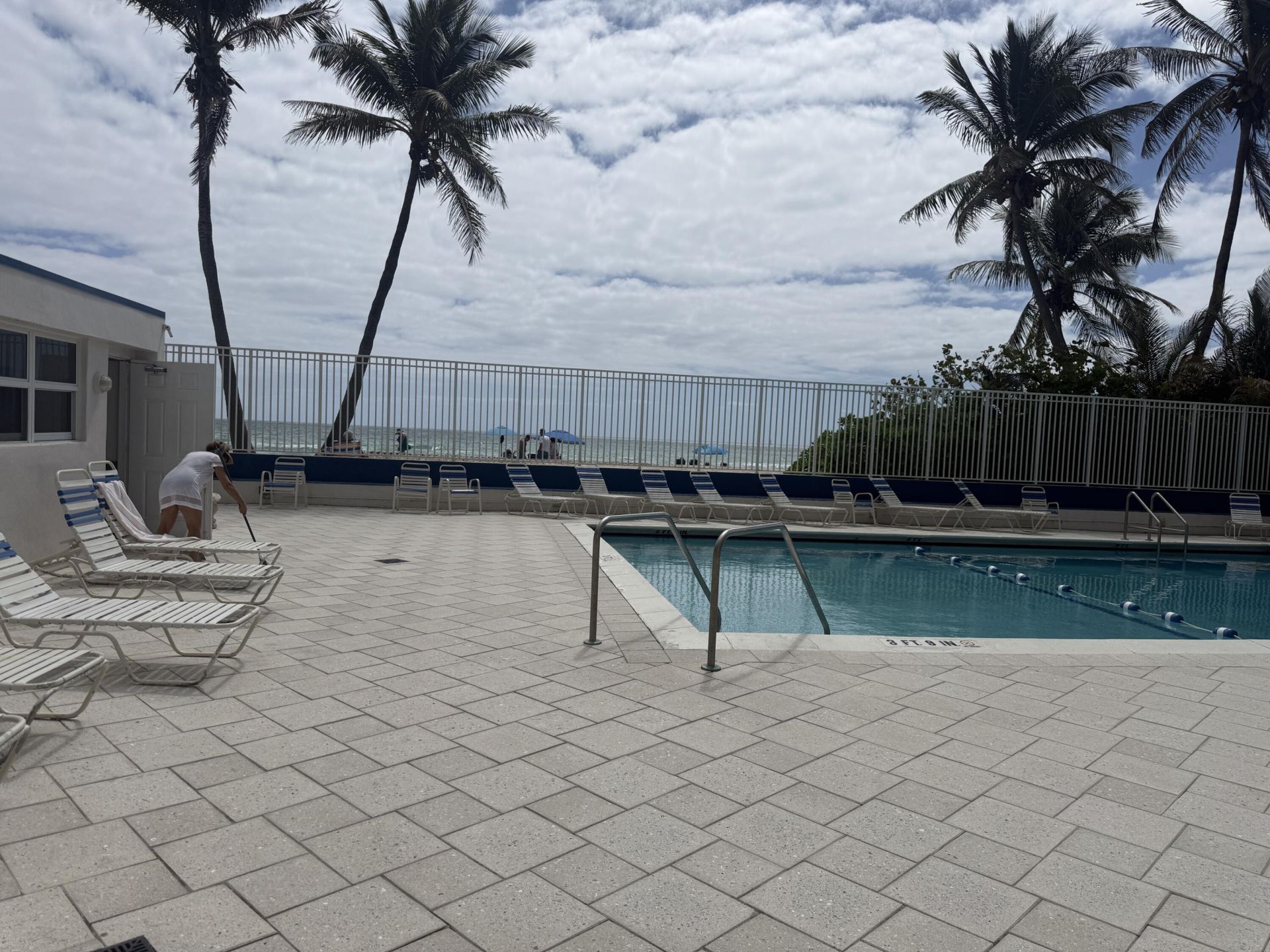 2076 S Ocean Drive, Unit 207, Hallandale Beach, FL 33009 Photo