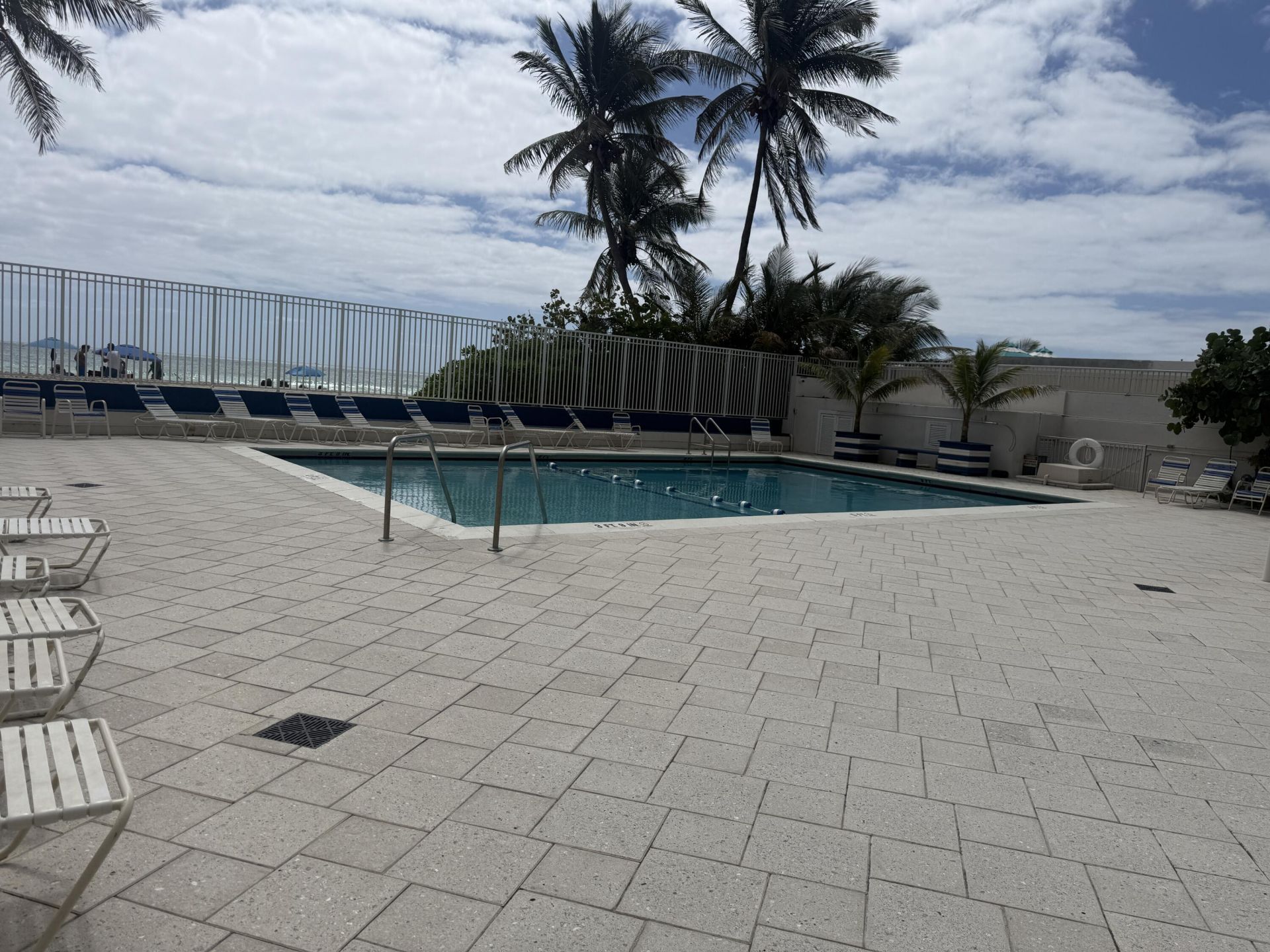 2076 S Ocean Drive, Unit 207, Hallandale Beach, FL 33009 Photo