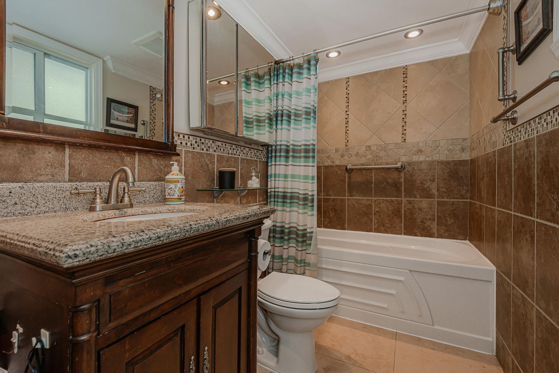 2076 S Ocean Drive, Unit 207, Hallandale Beach, FL 33009 Photo
