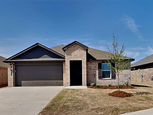 2825 Otis Lane, Yukon, OK 73099