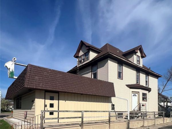 1569 1st Ave SE, Cedar Rapids, IA 52402