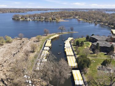 5440 Three Points Boulevard, Unit 523, Mound, MN 55364