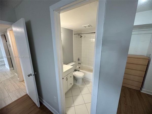 8075 NW 7th St, Unit 403, Miami, FL 33126