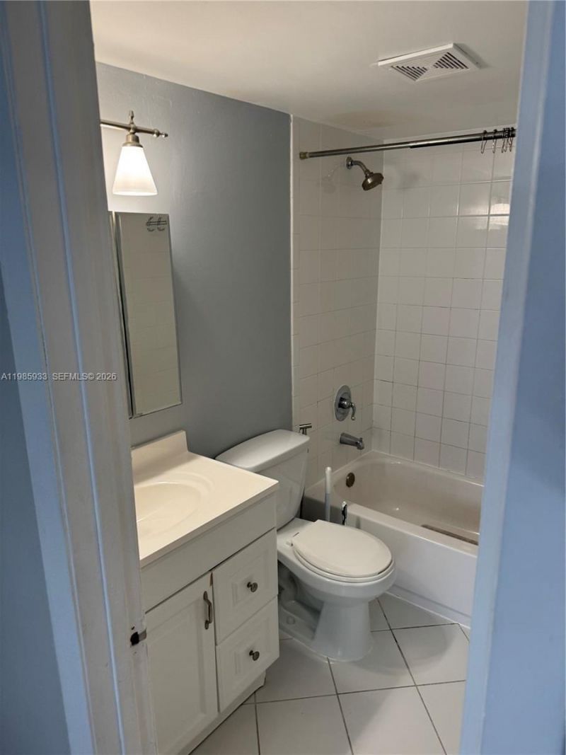 8075 NW 7th St , Unit 403, Miami, FL 33126 Photo