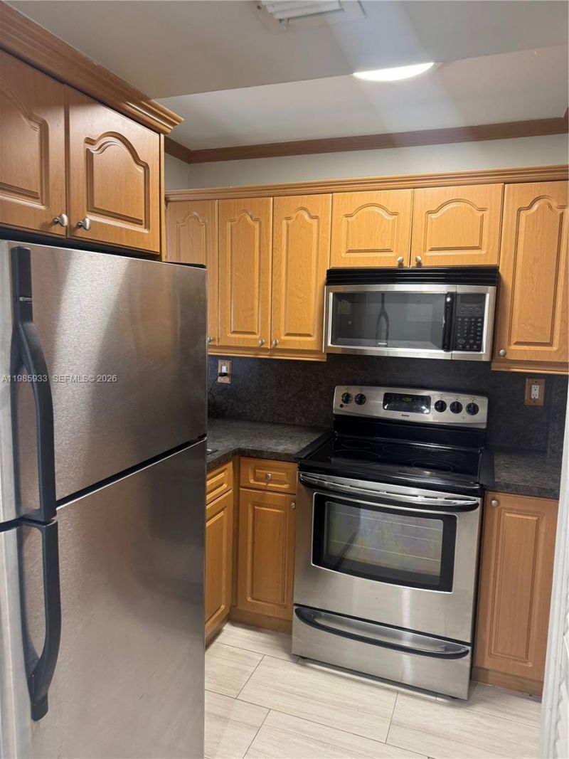 8075 NW 7th St , Unit 403, Miami, FL 33126 Photo