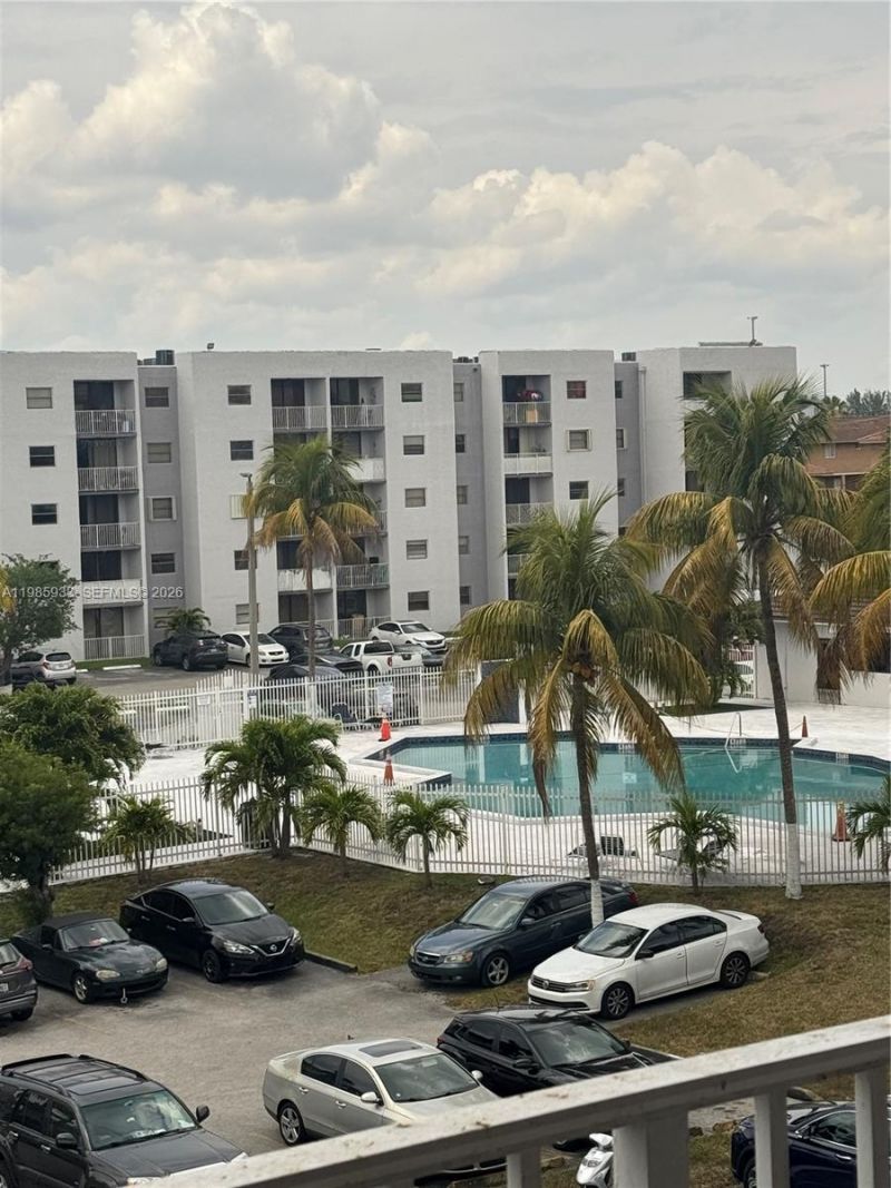 8075 NW 7th St , Unit 403, Miami, FL 33126 Photo