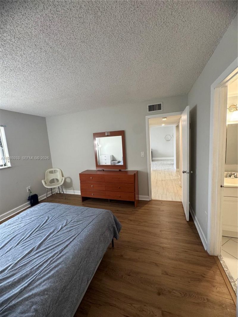 8075 NW 7th St , Unit 403, Miami, FL 33126 Photo