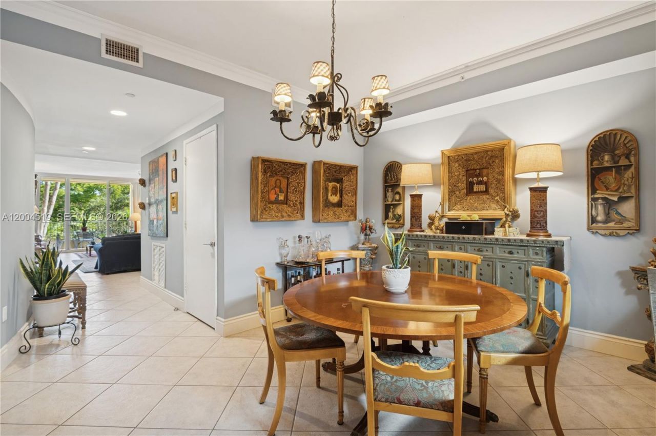 719 Crandon Blvd , Unit 310, Key Biscayne, FL 33149 Photo