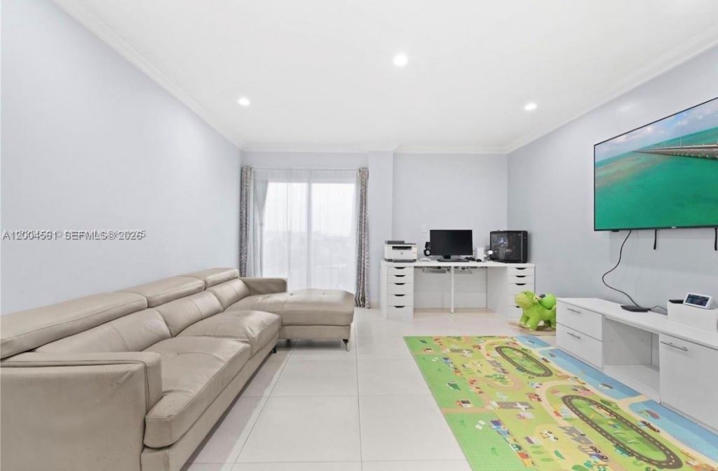 440 E 23rd St , Unit 1310, Hialeah, FL 33013 Photo