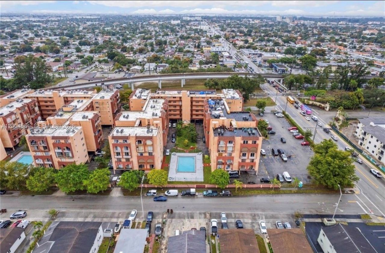440 E 23rd St , Unit 1310, Hialeah, FL 33013 Photo